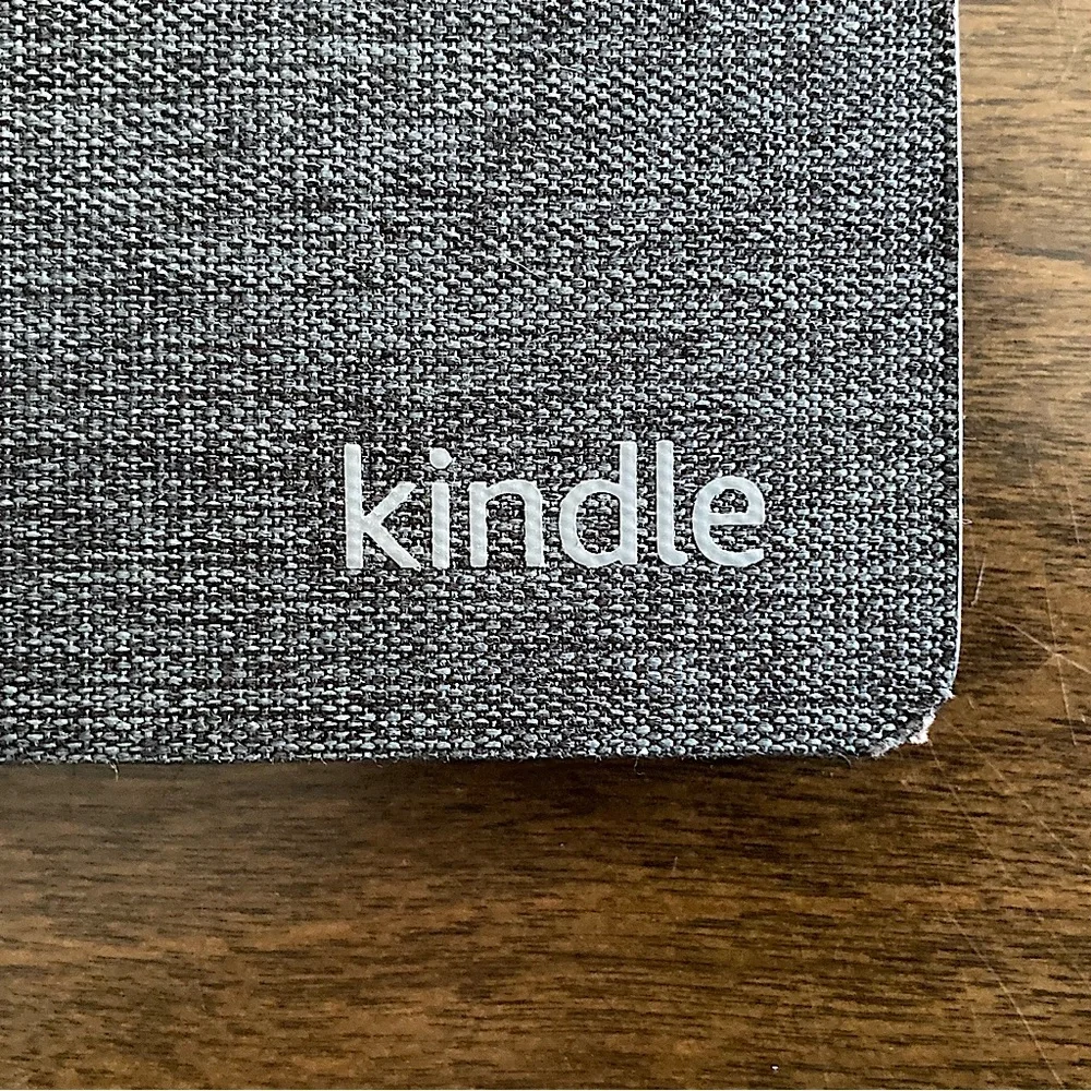 Grey Amazon Basics Kindle Case - Picture 2 of 6